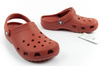 Die Crocs Classic Clog-Sandalen in Braun für Damen und Herren sind bequem und leicht.