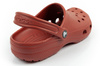 Die Crocs Classic Clog-Sandalen in Braun für Damen und Herren sind bequem und leicht.