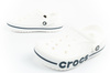 Schuhe Flip Flops Sandalen Clogs Crocs Bayaband Clog [205089-126], weiß.