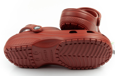 Die Crocs Classic Clog-Sandalen in Braun für Damen und Herren sind bequem und leicht.