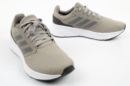 Adidas Galaxy 6 Laufschuhe für Herren, bequem und leicht, in Grün und Grau.
