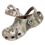 Crocs Classic Printed Camo Clog [206454-2ZJ] Flip-Flops Sandalen Clogs, braun.
