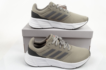 Adidas Galaxy 6 Laufschuhe für Herren, bequem und leicht, in Grün und Grau.