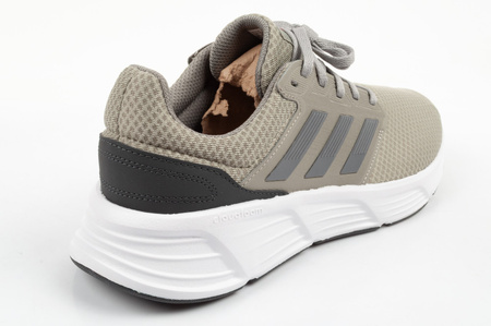 Adidas Galaxy 6 Laufschuhe für Herren, bequem und leicht, in Grün und Grau.