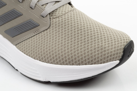 Adidas Galaxy 6 Laufschuhe für Herren, bequem und leicht, in Grün und Grau.